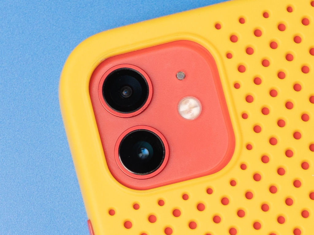 Děrovaný, gumový kryt na iPhone 12 a iPhone 12 Pro - Žlutý 3